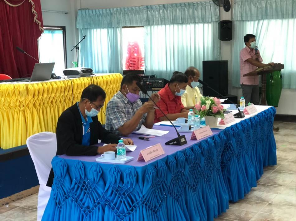 นายศราวุธ เพ็ญพักตร์ นายกองค์การบริหารส่วนตำบลหนามแท่ง และคณะบริหาร ประชุมรับฟังความคิดเห็น การเปิดโอกาสให้เกิดการมีส่วนร่วม ของผู้นำชุมน หน่วยงานรัฐ วันที่ 8 กุมภาพันธ์ 2565 ณ ห้องประชุมองค์การบริหารส่วนตำบลหนามแท่ง